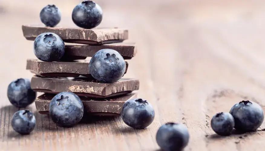 Dark chocolate with Blueberries