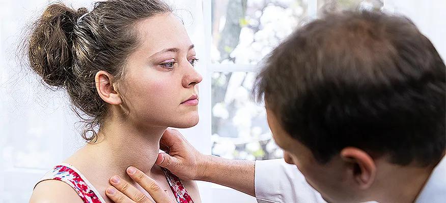 A woman affected by pain of thyroid
