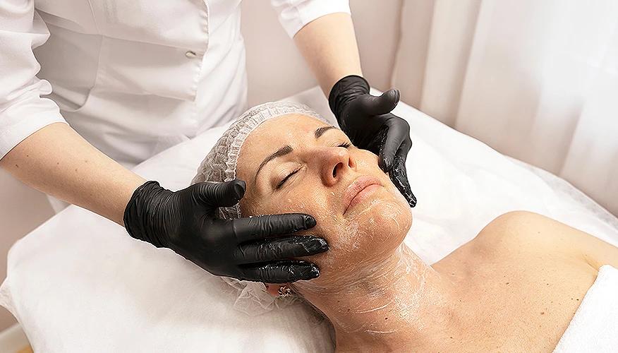 Common skin resurfacing treatments for acne