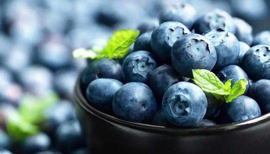 Berries: Antioxidant-rich delights for menstrual health