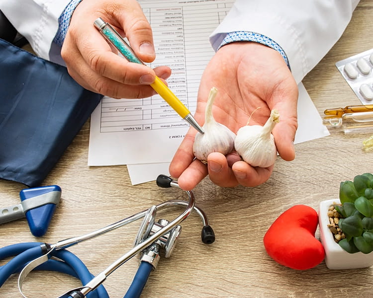 Benefits of garlic for people with high blood pressure